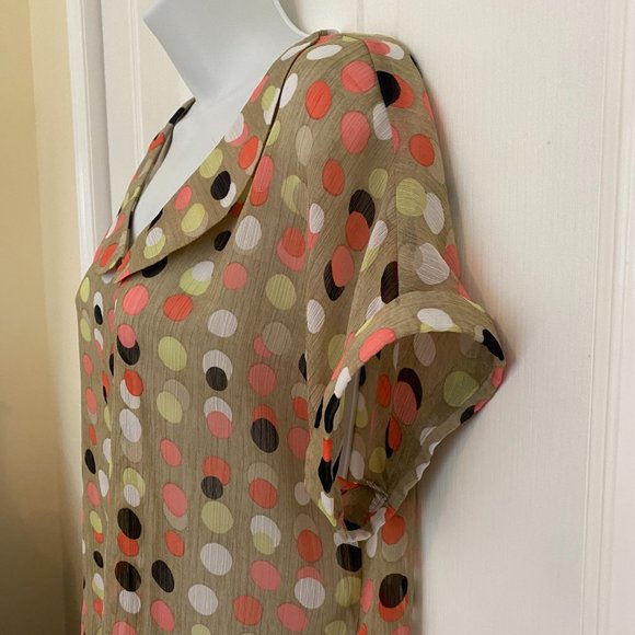 Sheer loose-fitting crop blouse with pearl buttons and waist tie - Picture 6 of 16